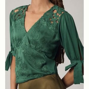 Beautiful Tiny Ophelia Embroidered top Anthropologie size Medium Petite NYT